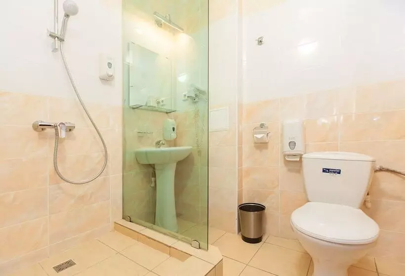 Regina Hotel On Baumana