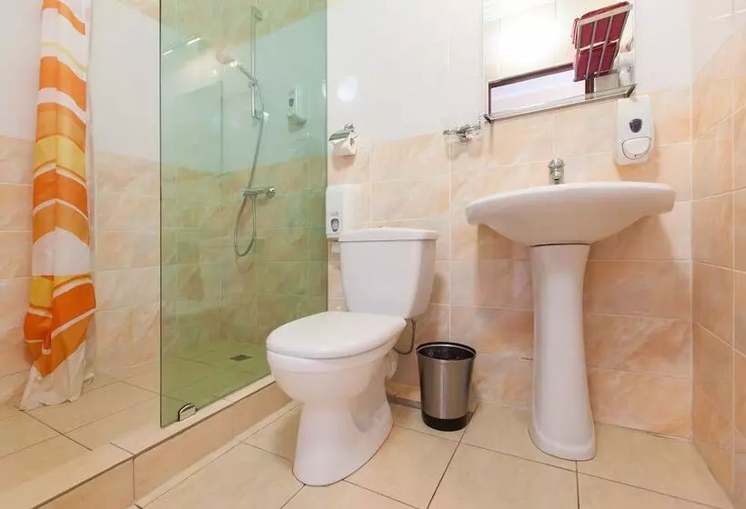 Regina Hotel On Baumana