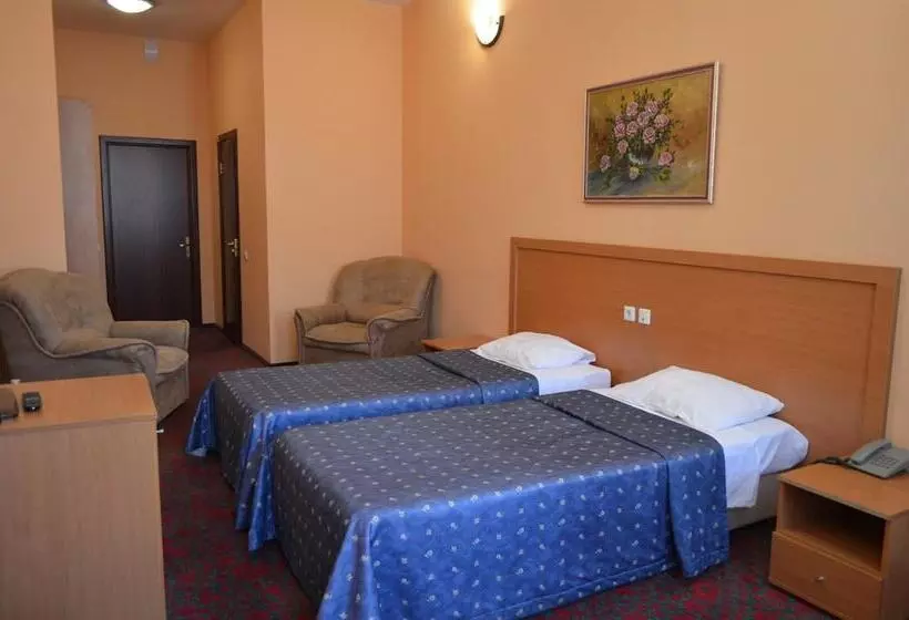 Regina Hotel On Baumana