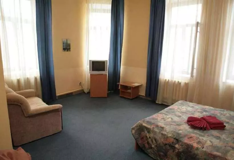 Regina Hotel On Baumana