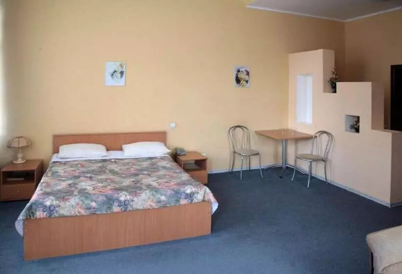 Regina Hotel On Baumana