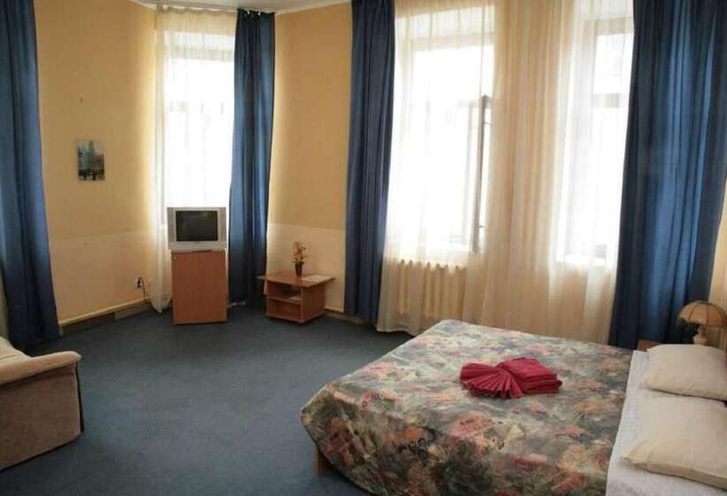 Regina Hotel On Baumana