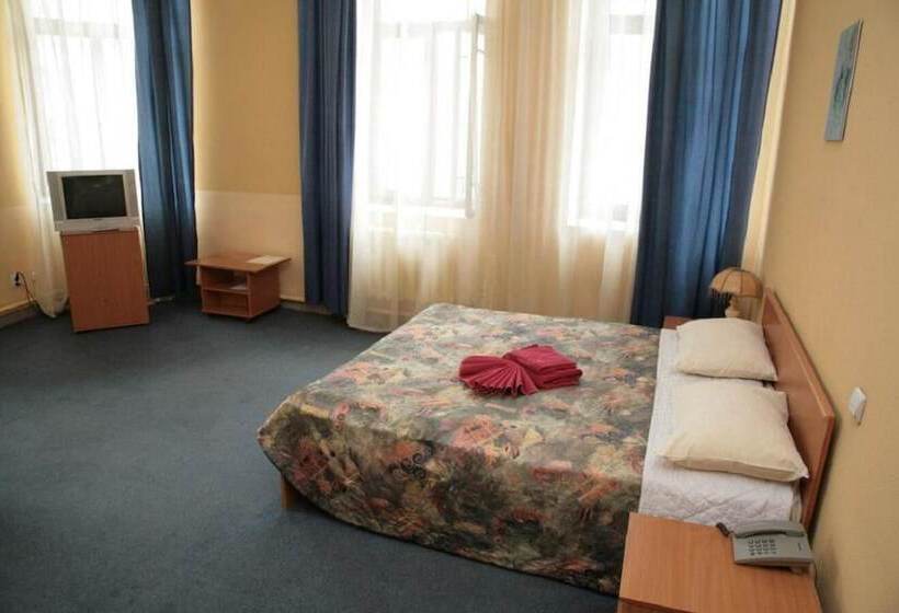 Regina Hotel On Baumana