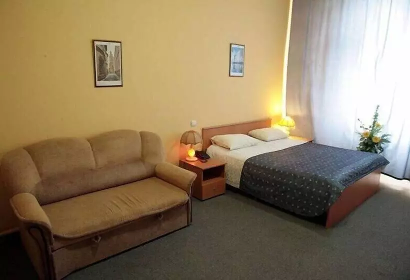 Regina Hotel On Baumana