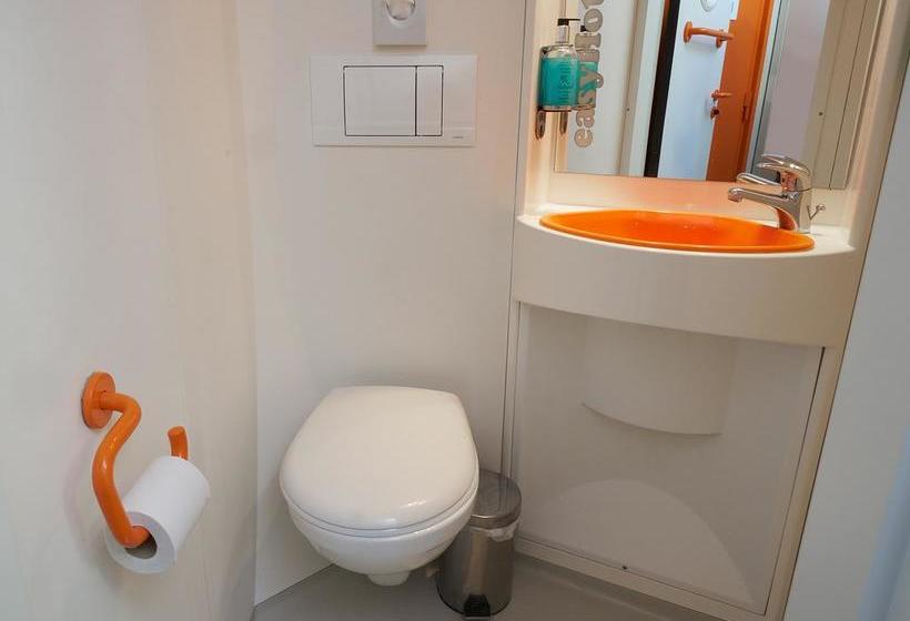 Отель Easy London Heathrow