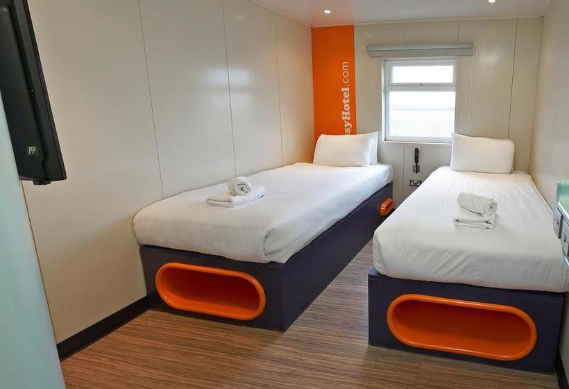 Отель Easy London Heathrow