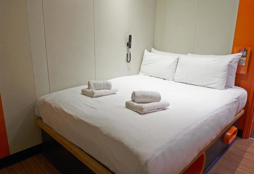Отель Easy London Heathrow