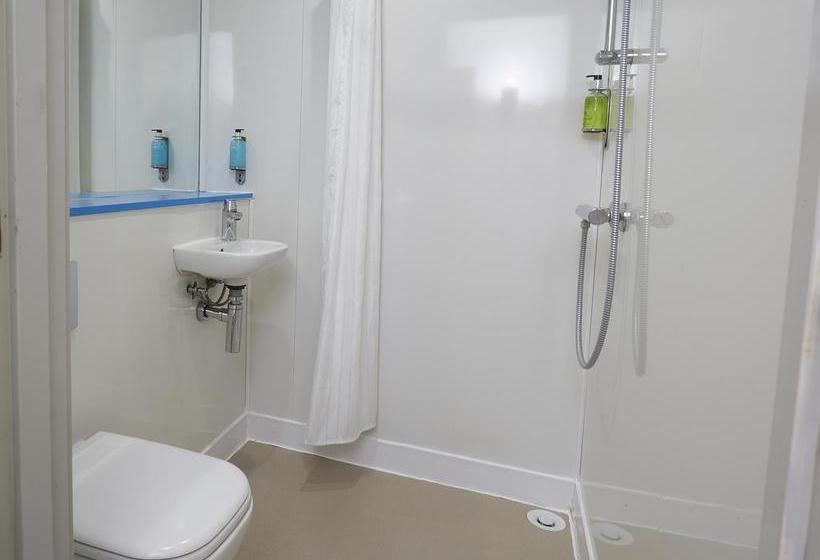 Отель Easy London Heathrow