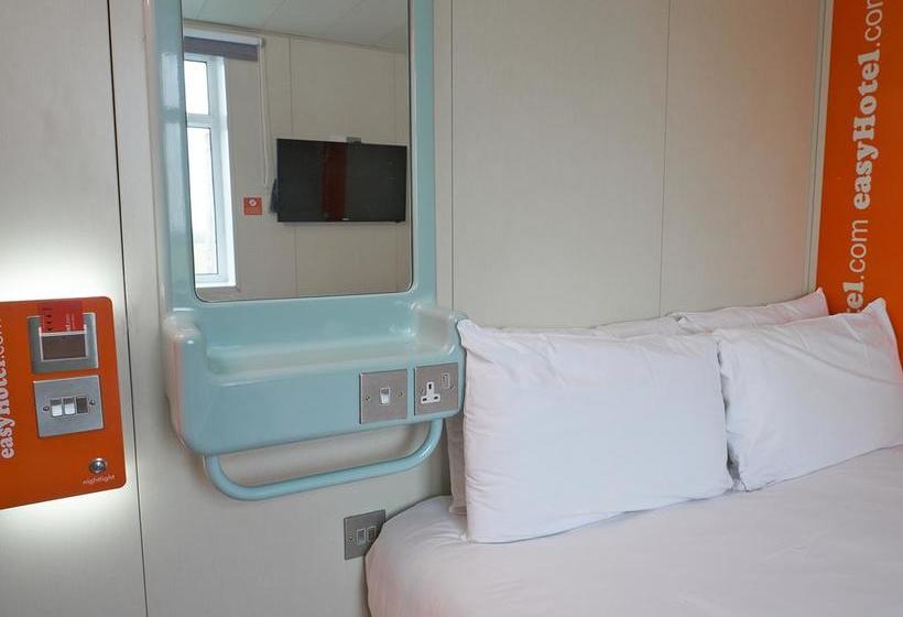 Отель Easy London Heathrow