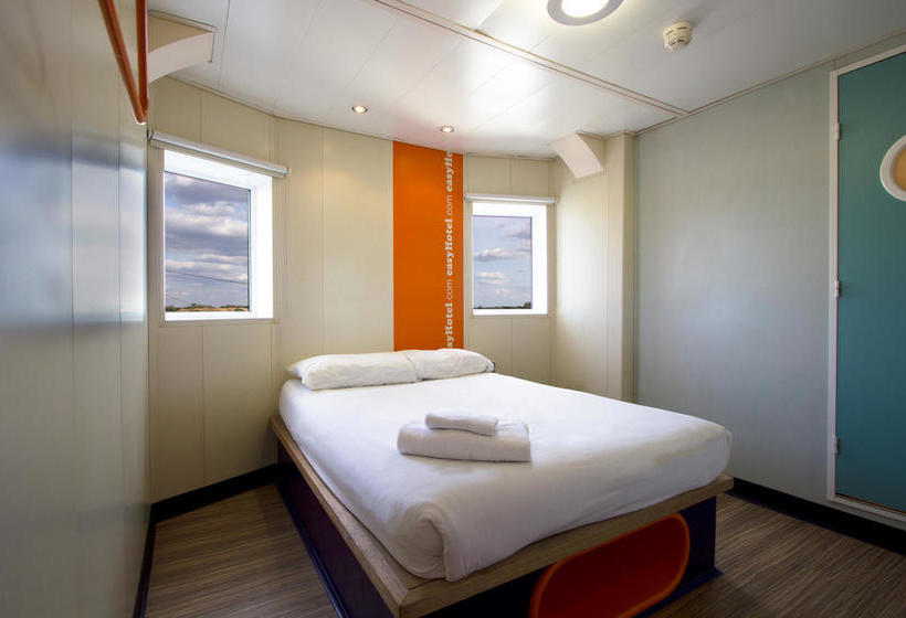 Отель Easy London Heathrow