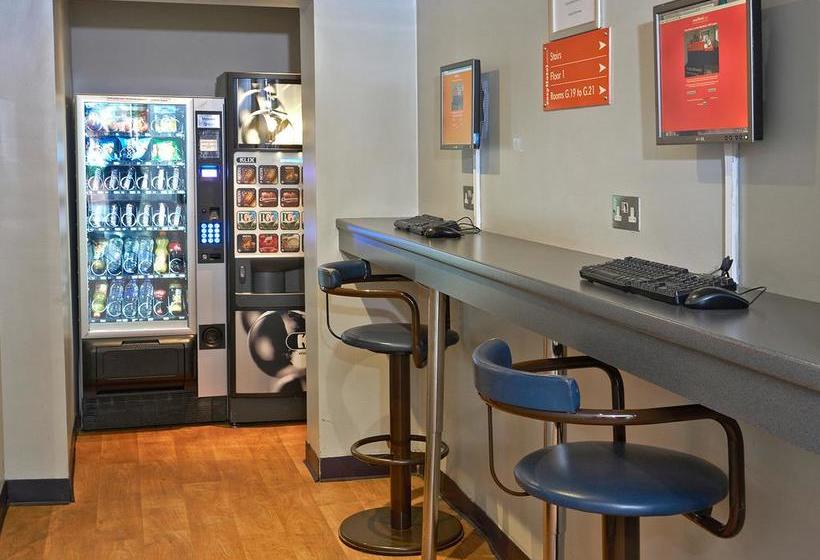 Отель Easy London Heathrow