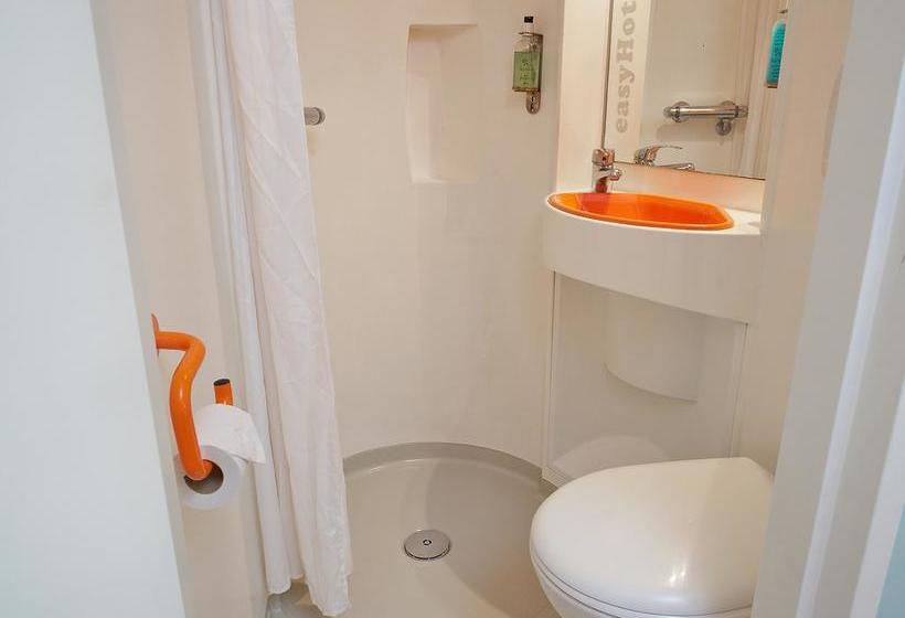 Отель Easy London Heathrow