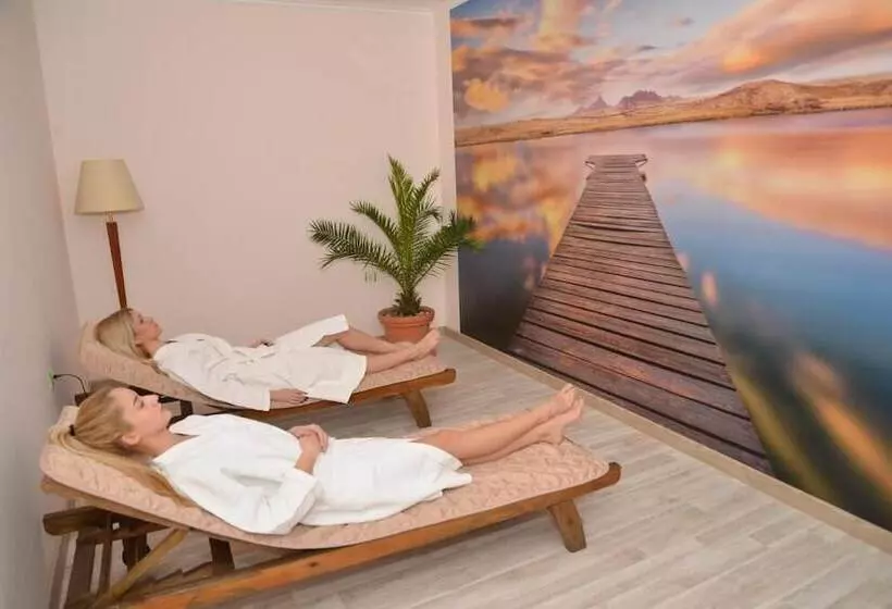 هتل Aquastar Danube