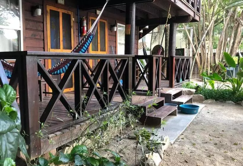 هتل Bananarama Dive & Beach Resort