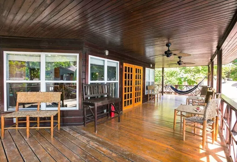 هتل Bananarama Dive & Beach Resort