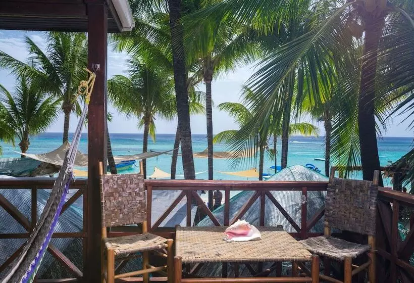 هتل Bananarama Dive & Beach Resort