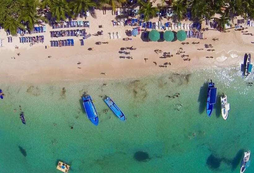 هتل Bananarama Dive & Beach Resort