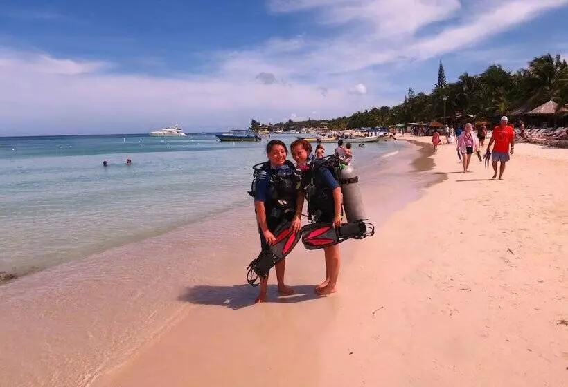 هتل Bananarama Dive & Beach Resort