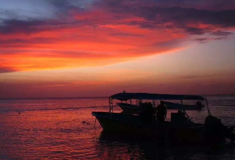 هتل Bananarama Dive & Beach Resort