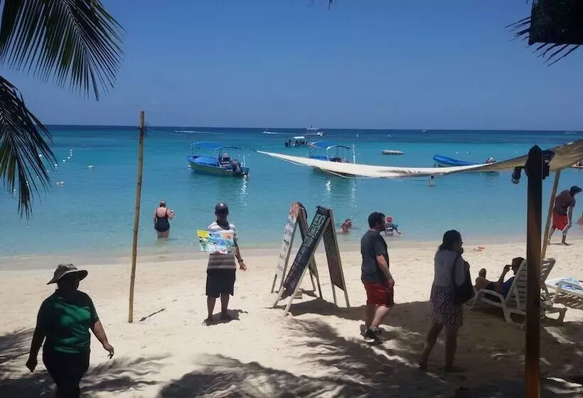 هتل Bananarama Dive & Beach Resort