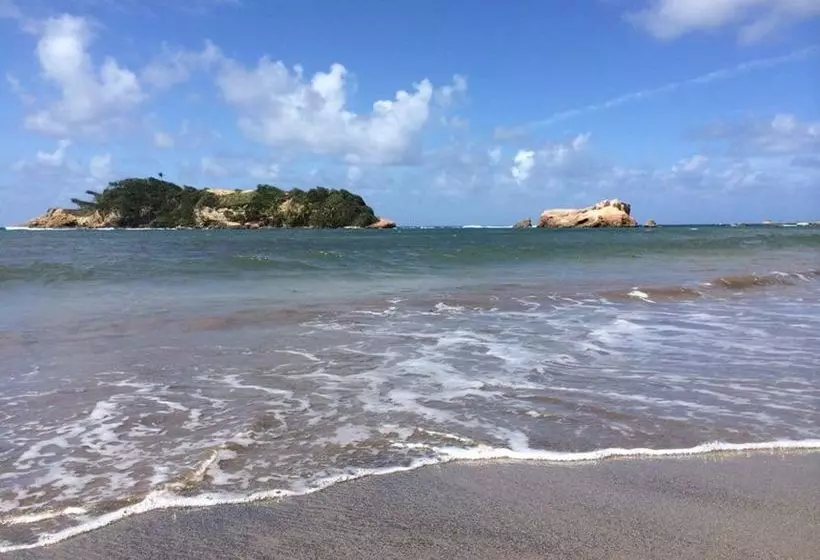 هتل Calibishie Cove
