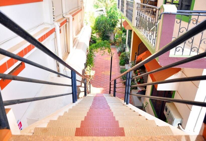 Отель Four Seasons Homestay Coorg