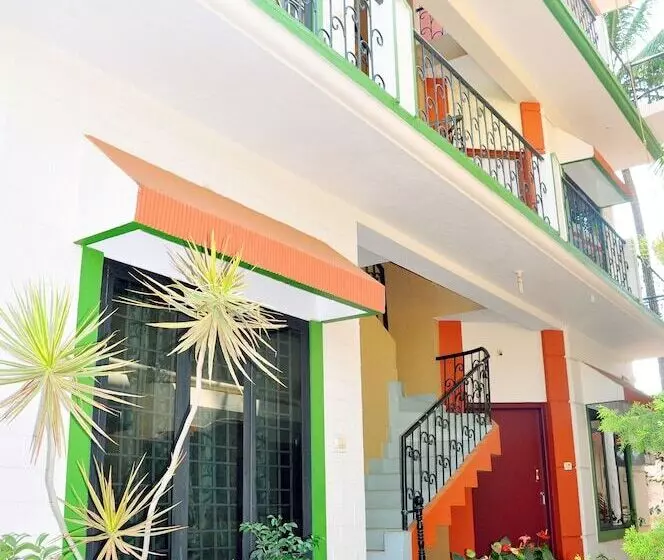 בית מלון כפרי Four Seasons Homestay Coorg