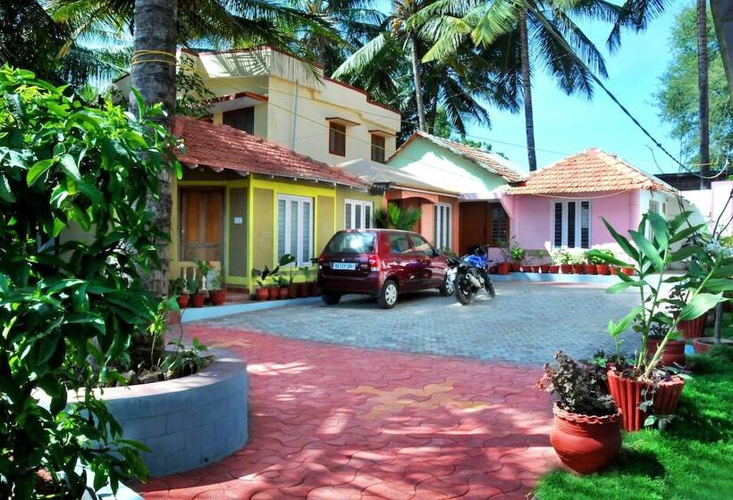 Отель Four Seasons Homestay Coorg