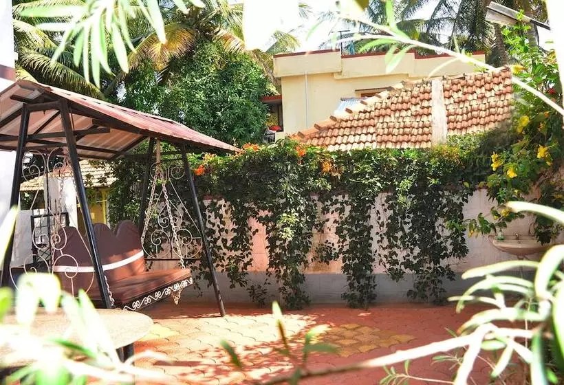 בית מלון כפרי Four Seasons Homestay Coorg