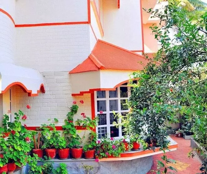 בית מלון כפרי Four Seasons Homestay Coorg