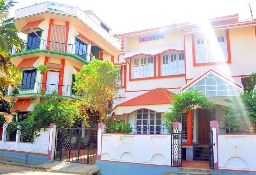 Отель Four Seasons Homestay Coorg