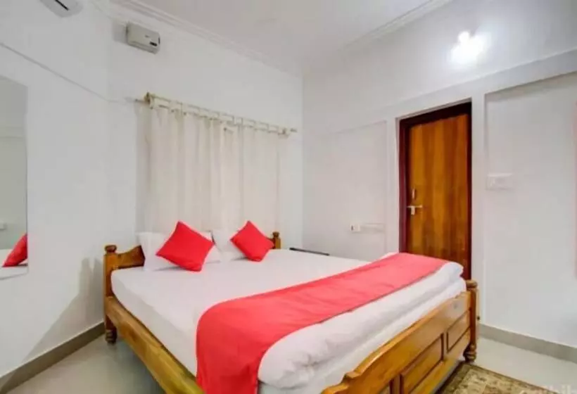 בית מלון כפרי Four Seasons Homestay Coorg