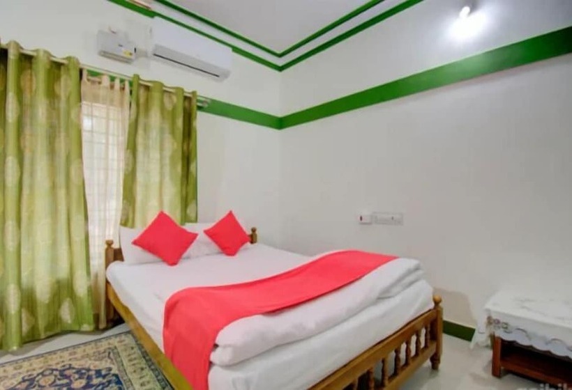 Отель Four Seasons Homestay Coorg