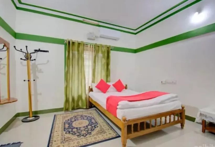 בית מלון כפרי Four Seasons Homestay Coorg