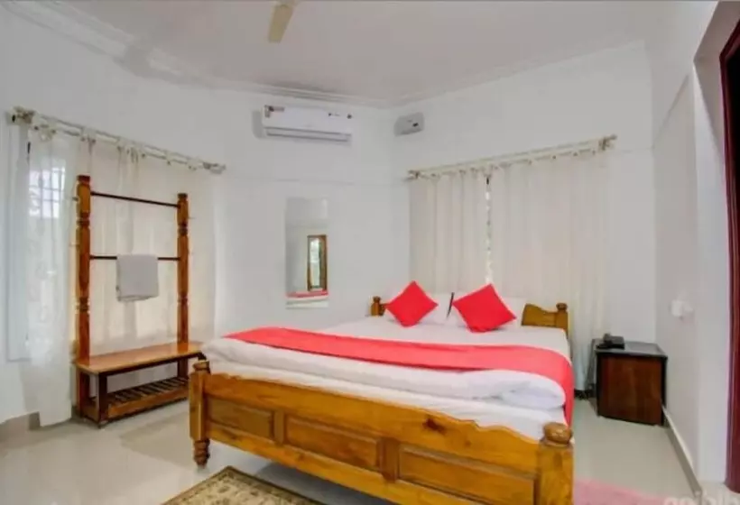 בית מלון כפרי Four Seasons Homestay Coorg