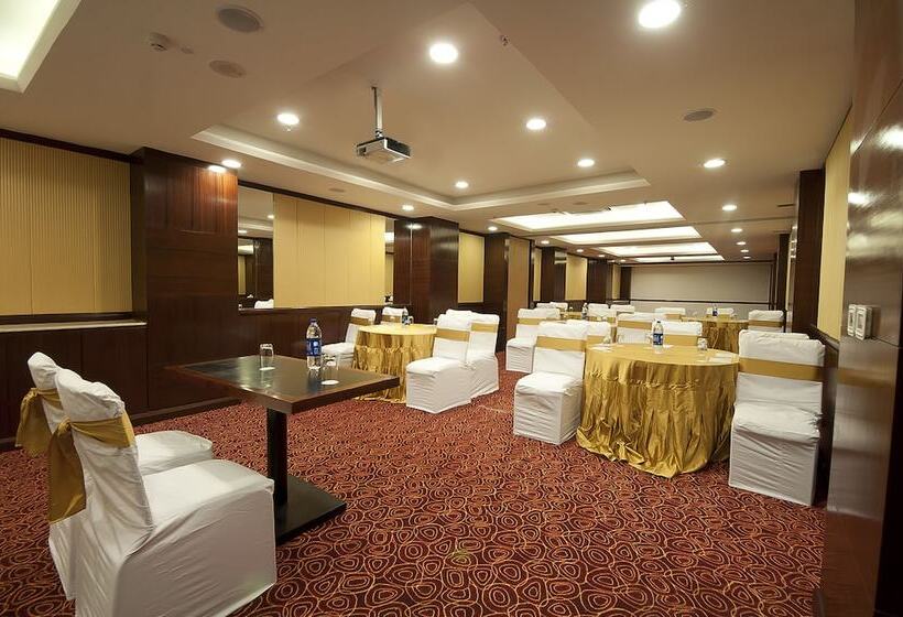 هتل The Golden Plaza