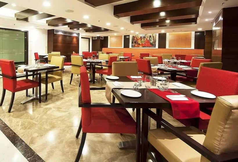 هتل The Golden Plaza