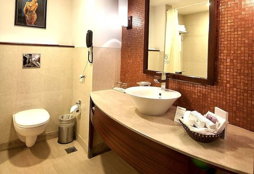 هتل The Golden Plaza