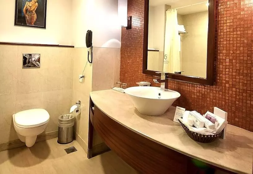 هتل The Golden Plaza