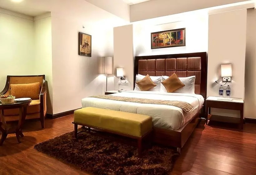 هتل The Golden Plaza