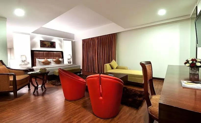 هتل The Golden Plaza