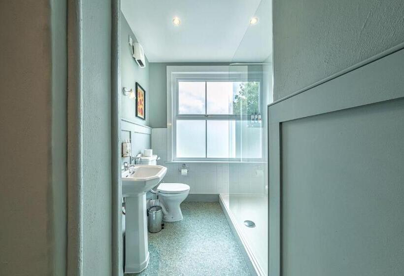 호텔 The Feathers Holt