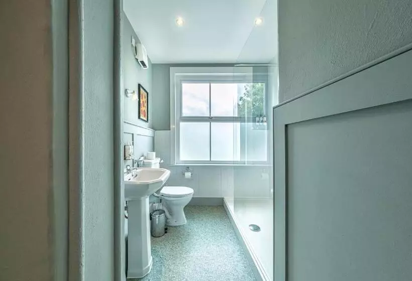 Hotel The Feathers Holt