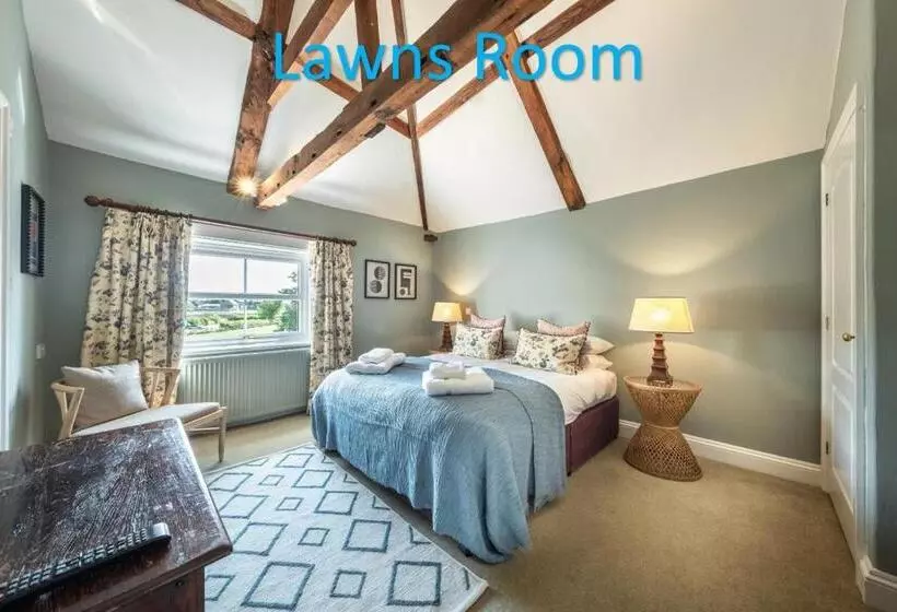 Hotel The Feathers Holt