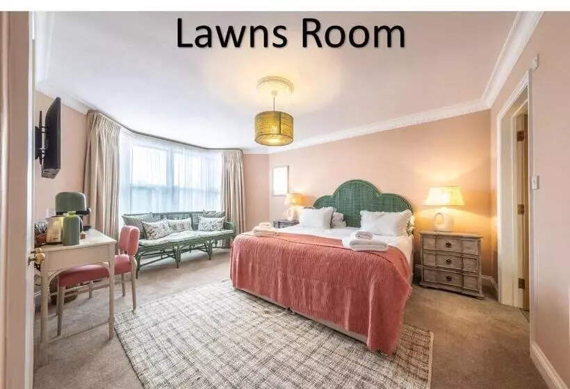 Hotel The Feathers Holt