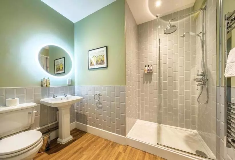 Hotel The Feathers Holt