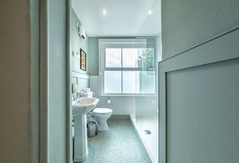 Hotel The Feathers Holt