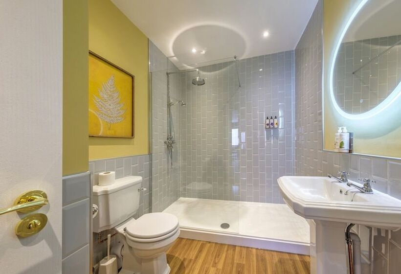 호텔 The Feathers Holt