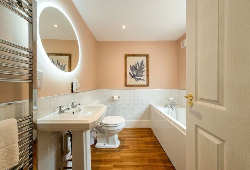 호텔 The Feathers Holt