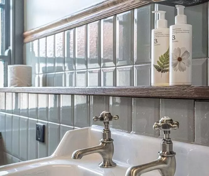 Hotel The Feathers Holt